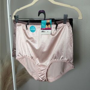 NWT - Vanity Fair Light Pink Satin Light Control Undershapers